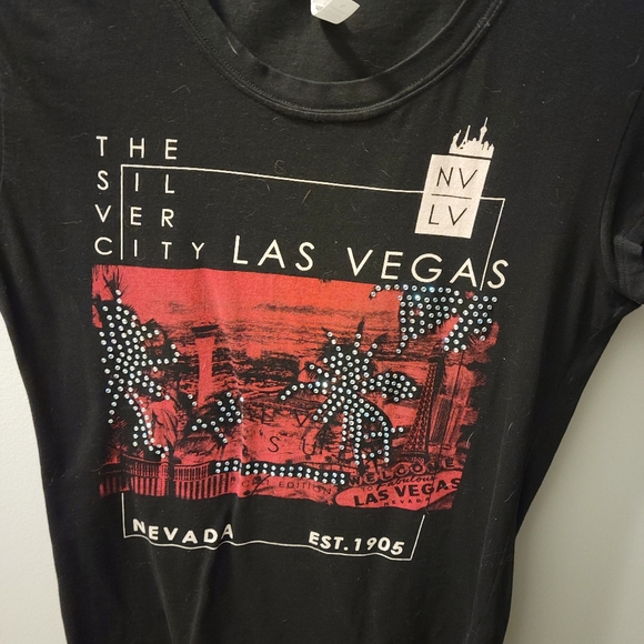 Women's size large (fits like a medium) - Picture 2 of 4